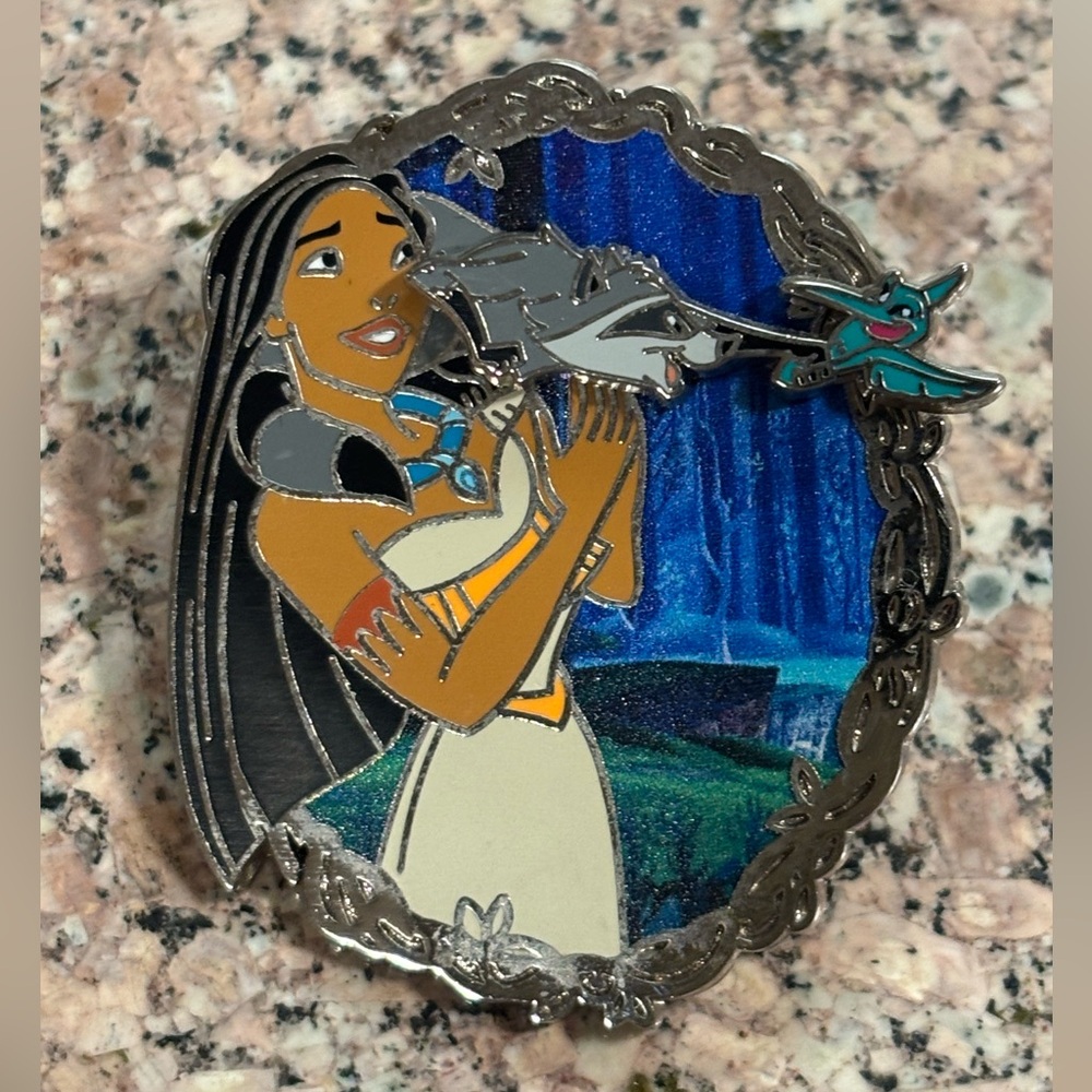 DISNEY STORE POCAHONTAS W/ MEEKO AND FLIT 25TH ANNIVERSARY LIMITED EDITION PIN